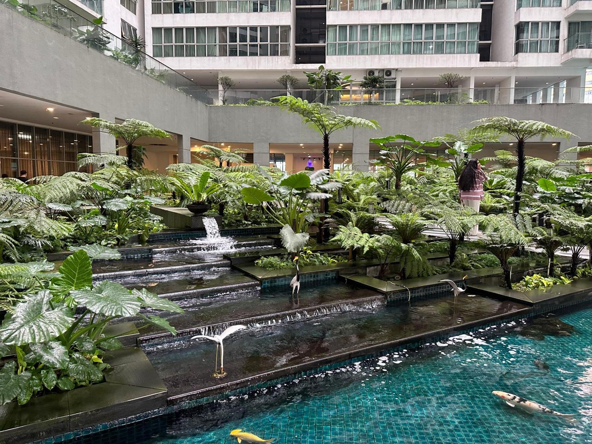 קואלה לומפור Modern Bauhaus Studio At Regalia Klcc Infinity Pool מראה חיצוני תמונה