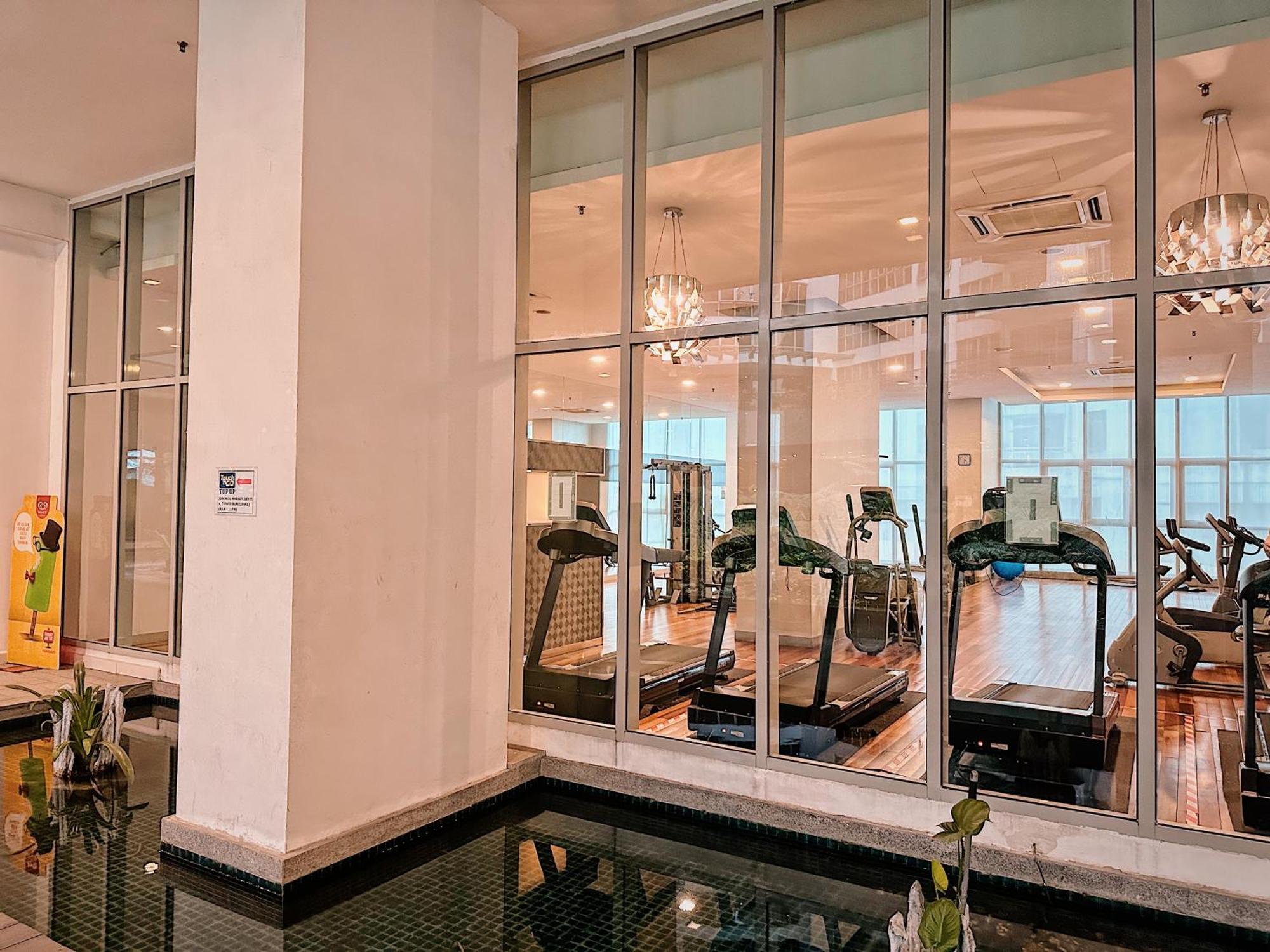 קואלה לומפור Modern Bauhaus Studio At Regalia Klcc Infinity Pool מראה חיצוני תמונה