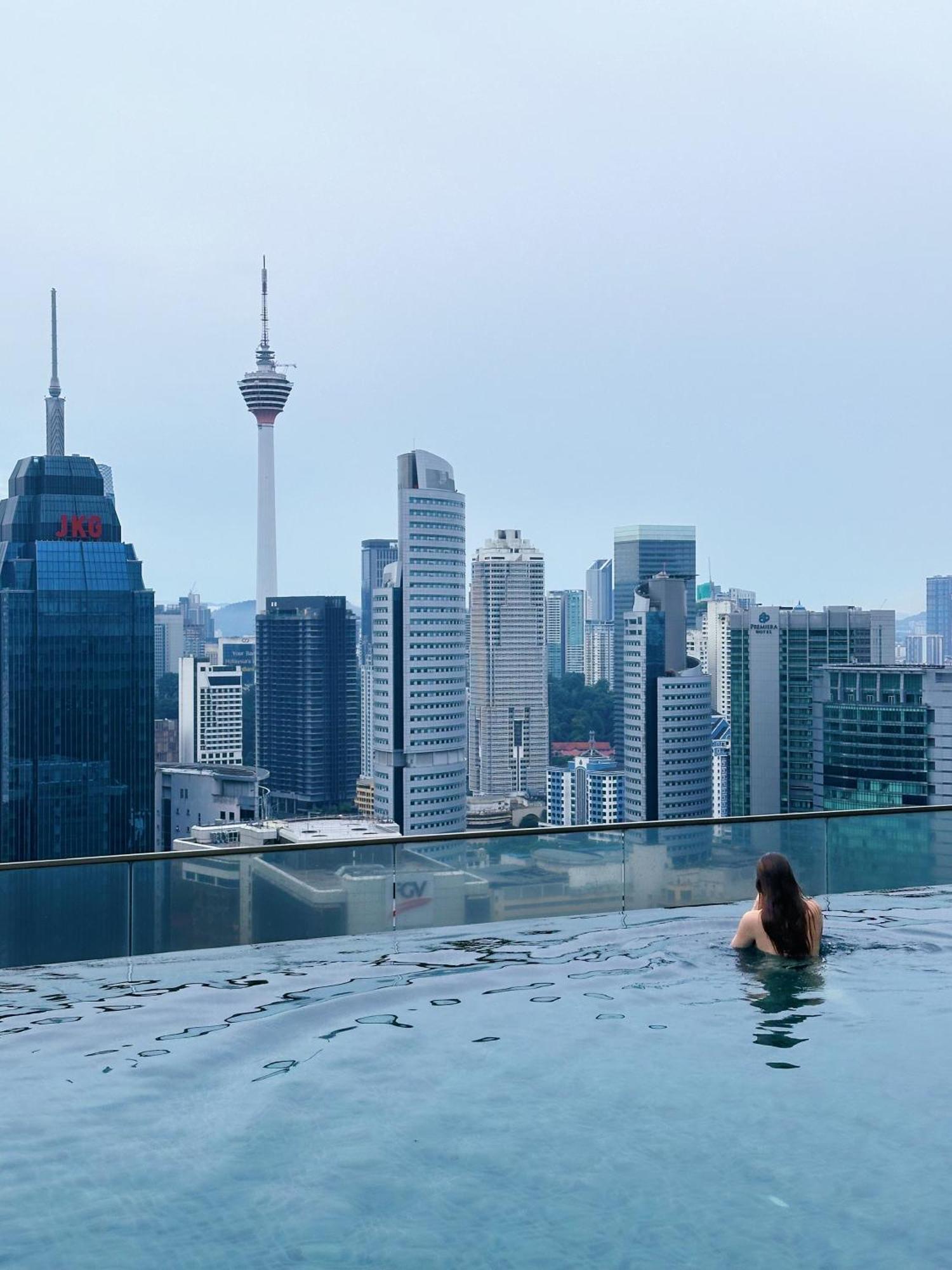 קואלה לומפור Modern Bauhaus Studio At Regalia Klcc Infinity Pool מראה חיצוני תמונה