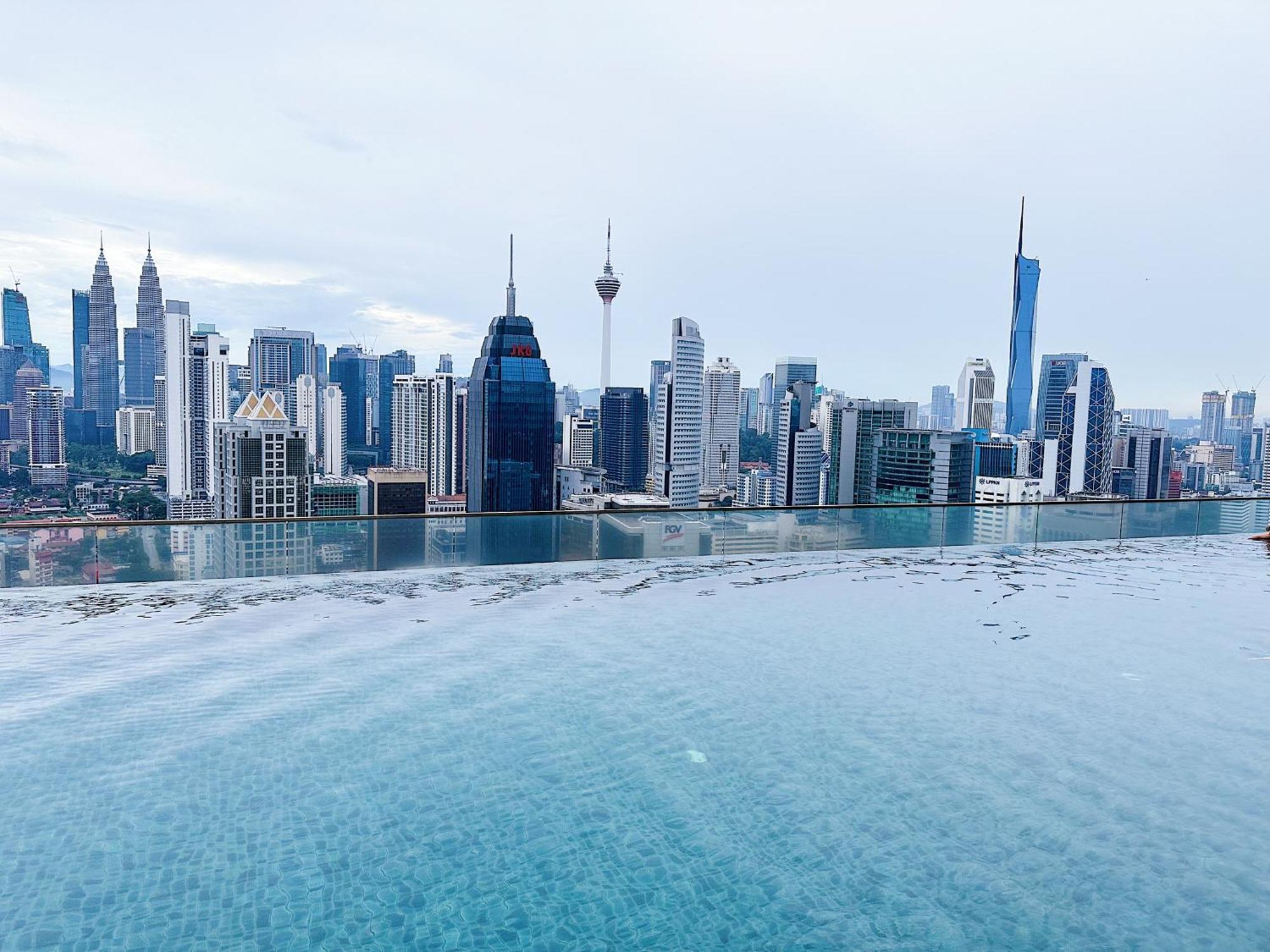 קואלה לומפור Modern Bauhaus Studio At Regalia Klcc Infinity Pool מראה חיצוני תמונה