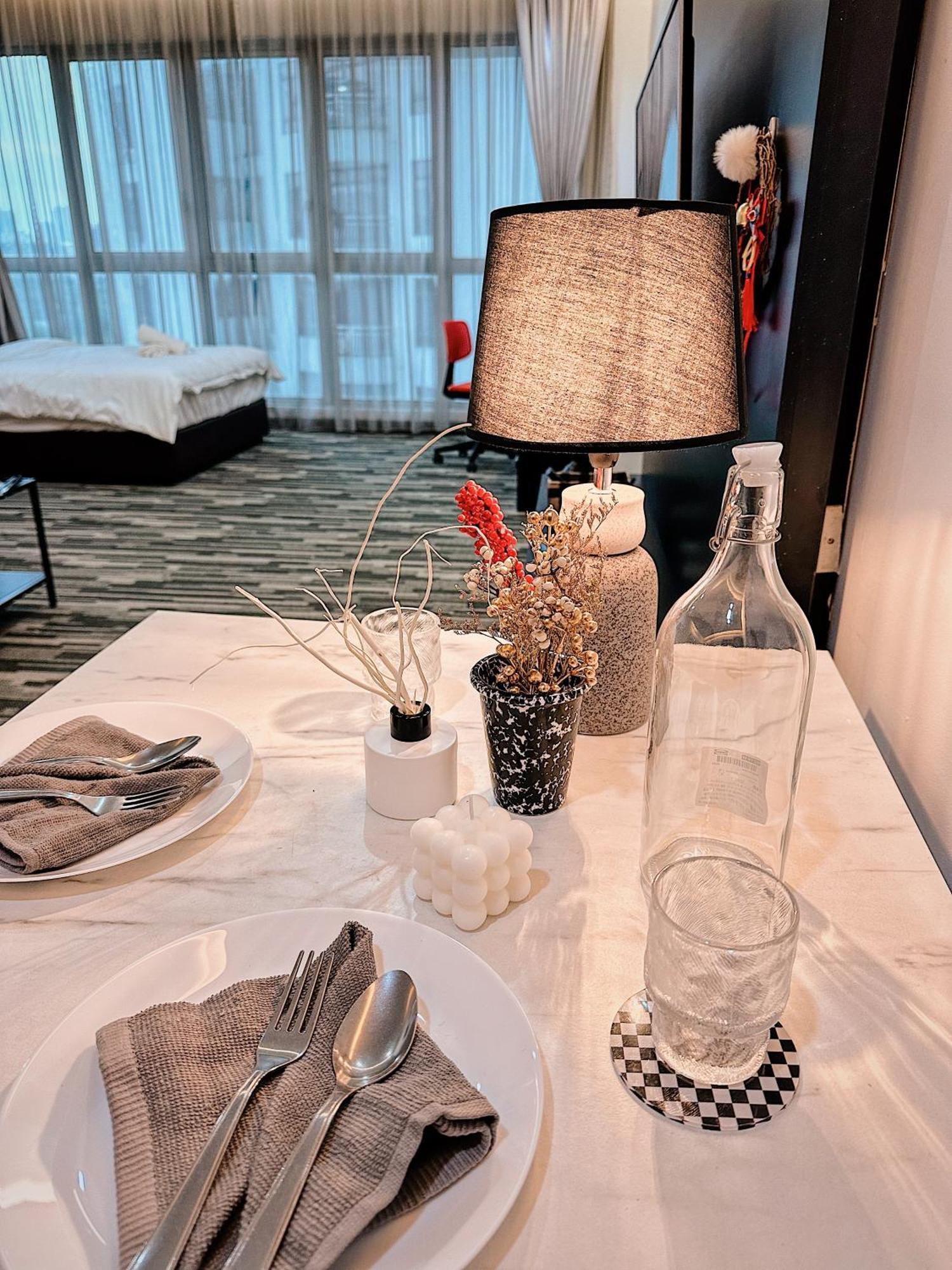 קואלה לומפור Modern Bauhaus Studio At Regalia Klcc Infinity Pool מראה חיצוני תמונה